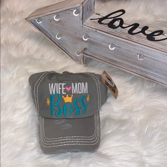 Accessories - 5/$30🥳WIFE MOM HAT 🌸